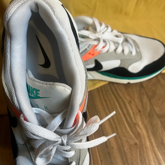 Nike White and Black Sneakers - Picture 8 of 9